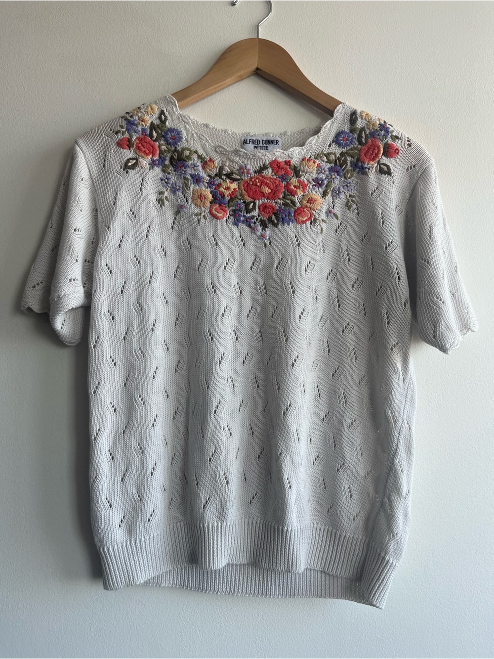 Alfred Dunner Petite Floral Embroidered Knit Top Cream Cottagecore Size Medium